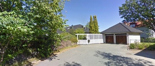 Stor villa i Nyköping har fått nya ägare - priset: 6 890 000 kronor