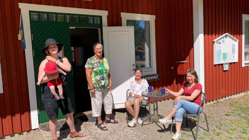 Ida Hermansson med sonen Frej, Siw Mattiasson, Anette Andersson samt Marie Ragnar jobbar gärna ideellt för Ydrefors framtid.