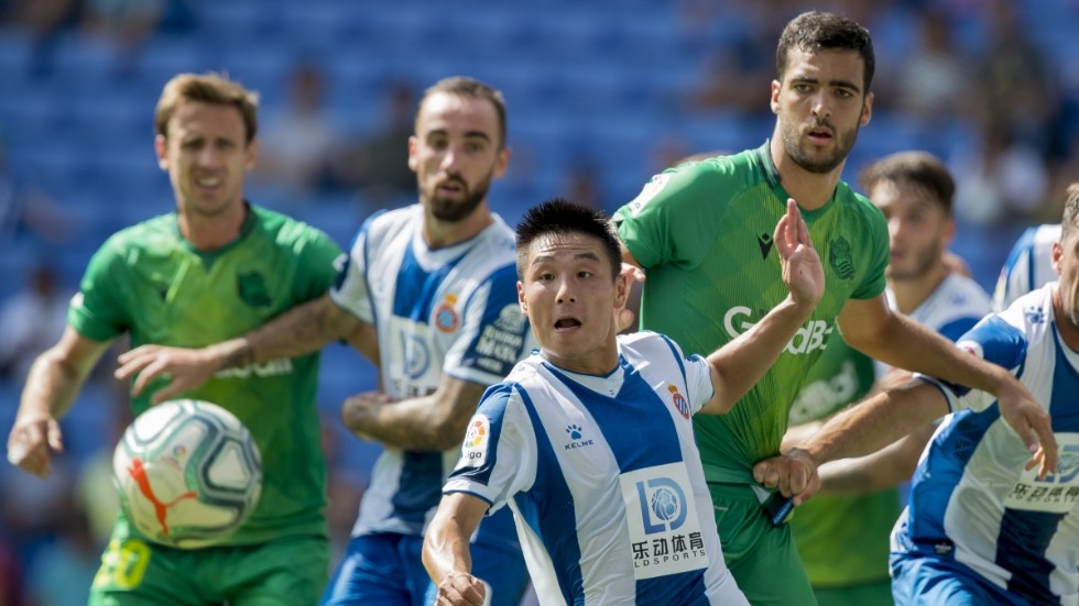 Wu Lei, i mitten, gjorde ett av målen när jumbon Espanyol tog en nödvändig seger. Arkivbild.