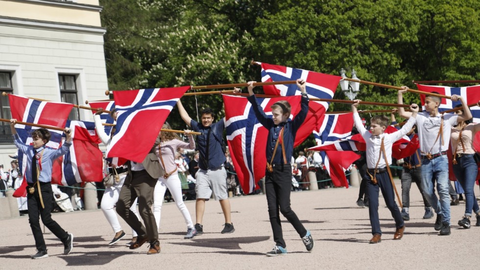 På den norska nationaldagen den 17 maj hålls traditionellt en barnparad, men i år är den inställd på grund av viruspandemin. Bilden är från i fjol.