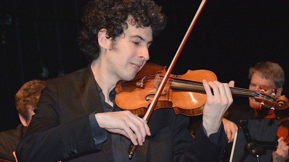 Itamar Zorman världsberömd violinist som för andra gången är på en turné i länet med Camerata Nordica. Violinen han spelar på är från 1734.