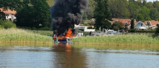 Våldsam brand förstörde båtar i Strängnäs