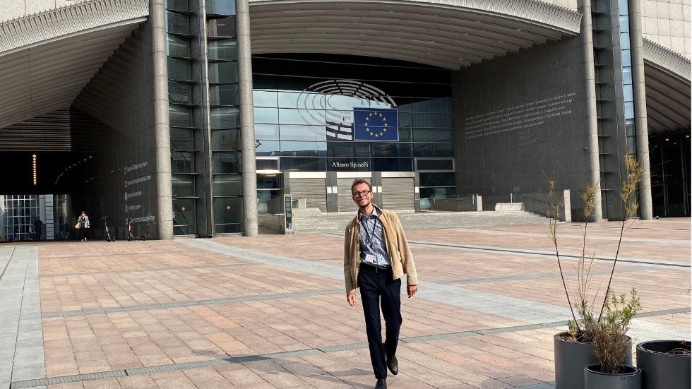 Alexander Högberg kan se fram emot ytterligare minst ett halvår i Europaparlamentet i Bryssel.