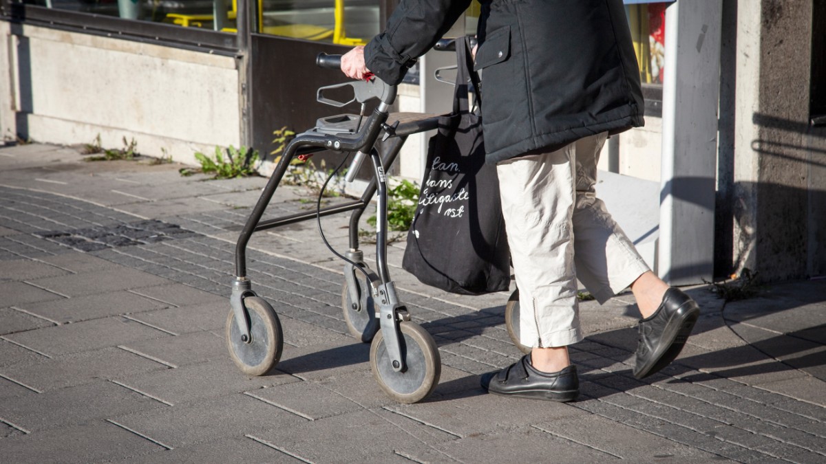 Il prossimo passo diventa un deambulatore e una sedia a rotelle: Kkuriren