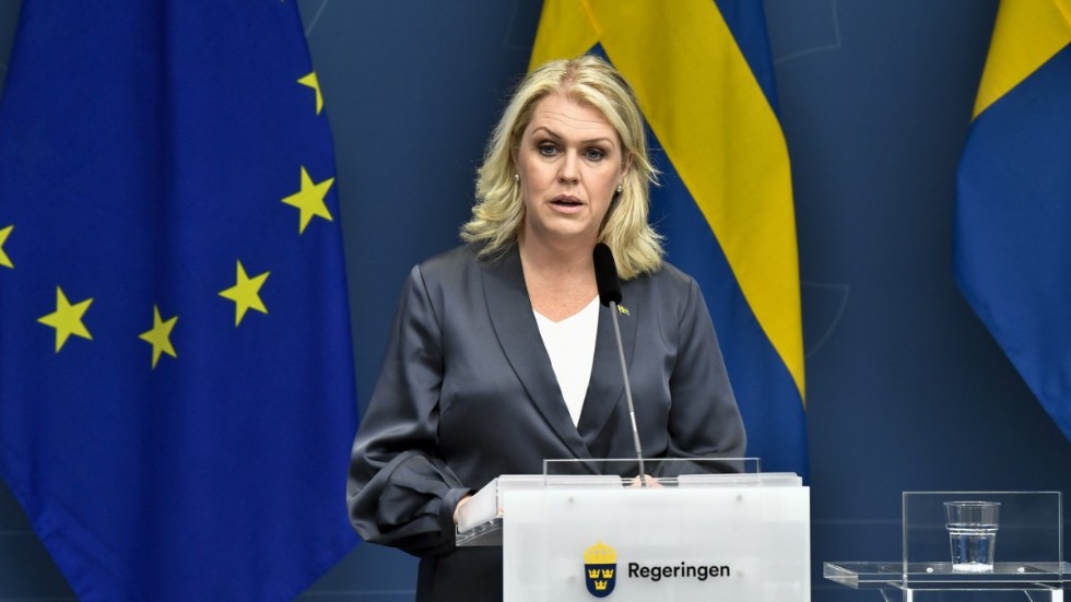 Socialminister Lena Hallengren (S) vill ha en samlad bild av riskerna för sociala problem till följd av covid-19. Arkivbild.