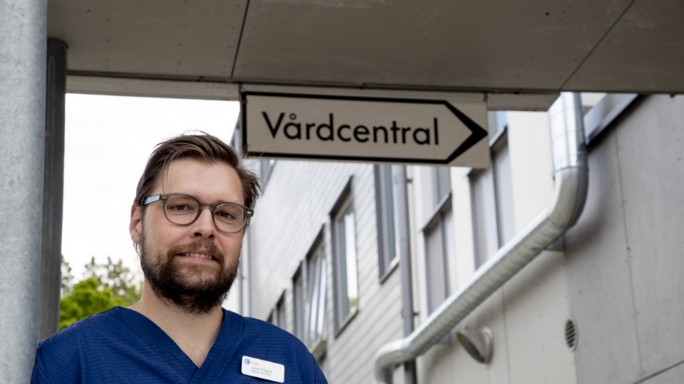 Johan Ellegård, verksamhetschef för Capios vårdcentral i Henån på Orust, är mer orolig för sjukhusen med akutvård än för "sin" vårdcentral.