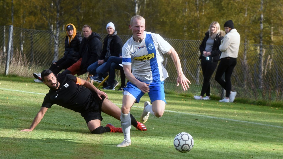 Adrian Mathiasson gjorde ett av Södra Vi IF:s mål.