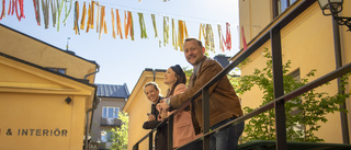 De hyllar Norrköpings historia – med textilinstallation
