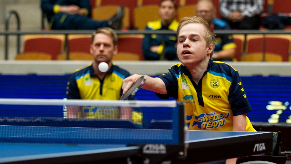 Alexander Öhgren är framme i semifinal i Para-EM i bordtennis i Helsingborg. Därmed har han säkrat en medalj.