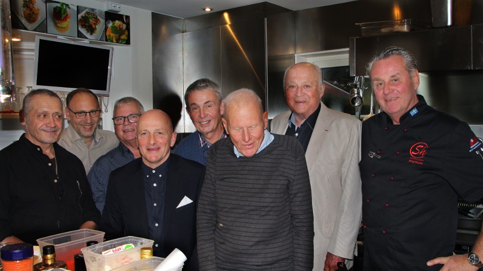 Jerney Kovac (till vänster) med gästerna Fredrik Johansson, Denny Andersson, Michael Lindeberg, Mats Carlsson, Lars "Kålis" Carlsson, Peter Ölander och Stig Holm.