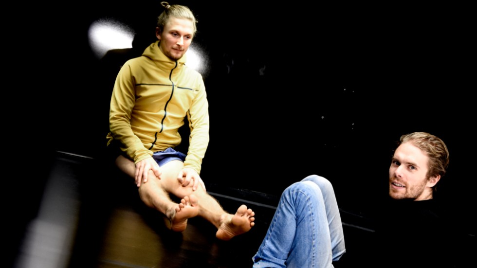 Dansaren Knut Wikström Precht och koreografen Per Sundberg finslipar det sista inför premiären. 