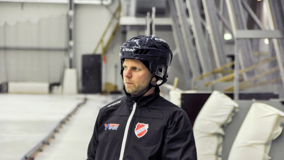 Erik Vikholm, tränare i Unik bandy.