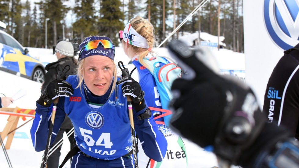 Lovisa Modig, här i Sävast Ski Teams tävlingsdräkt. Numera tävlar hon för SK Bore.