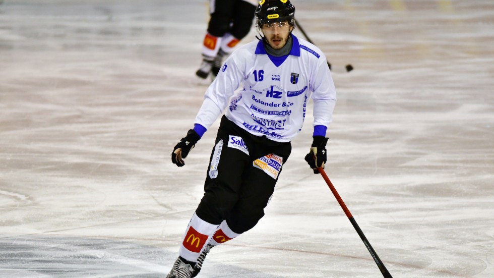 Simon Karlsson gjorde två mål mot ryska Uralski Trubnik.