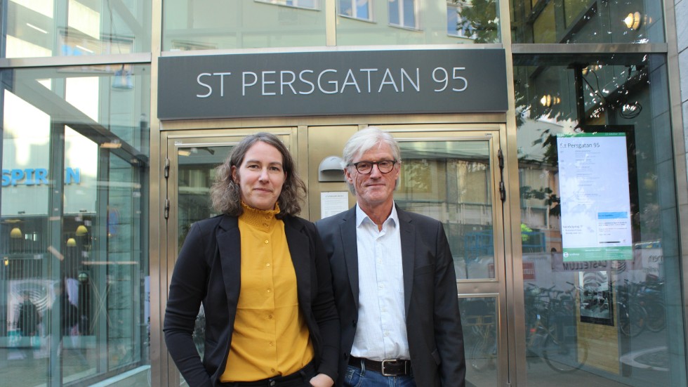 Jennie Tjulin och Claes Göransson vid utbildningskontoret i Norrköping känner frustration över otydligheten kring gymnasielagen.