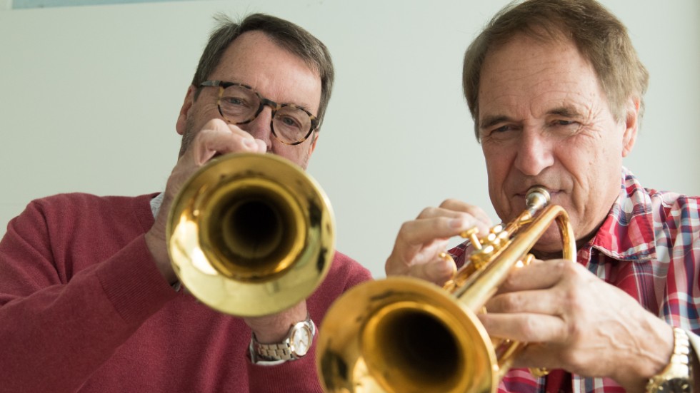 Jesper Sörensen och Sven-Erik Jacobsson från Västervik är trumpetare i Oskarshamn big band. 