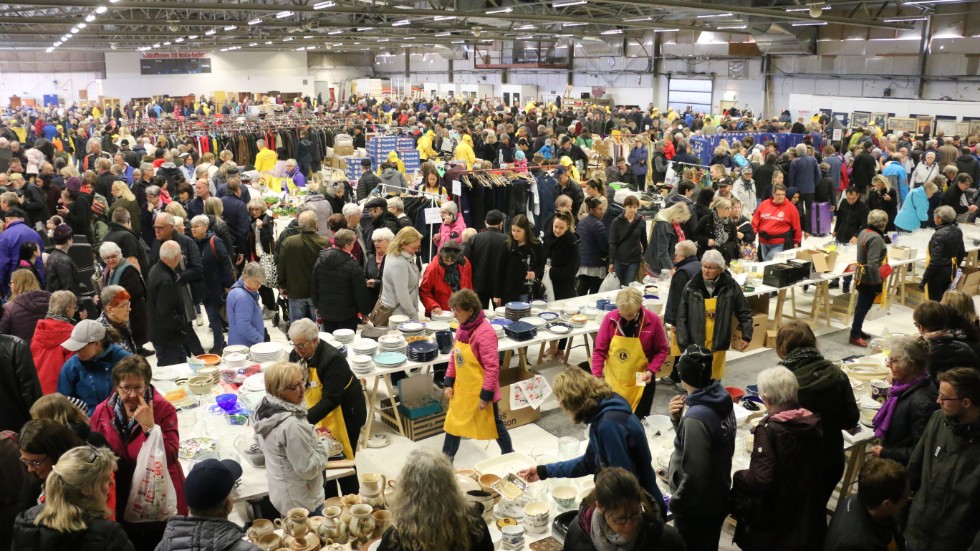 Lions loppmarknad i Nolias ishall står för en betydande del av intäkterna. Loppisen arrangeras av klubbarna i Piteå och i Öjebyn. (Arkivbild).