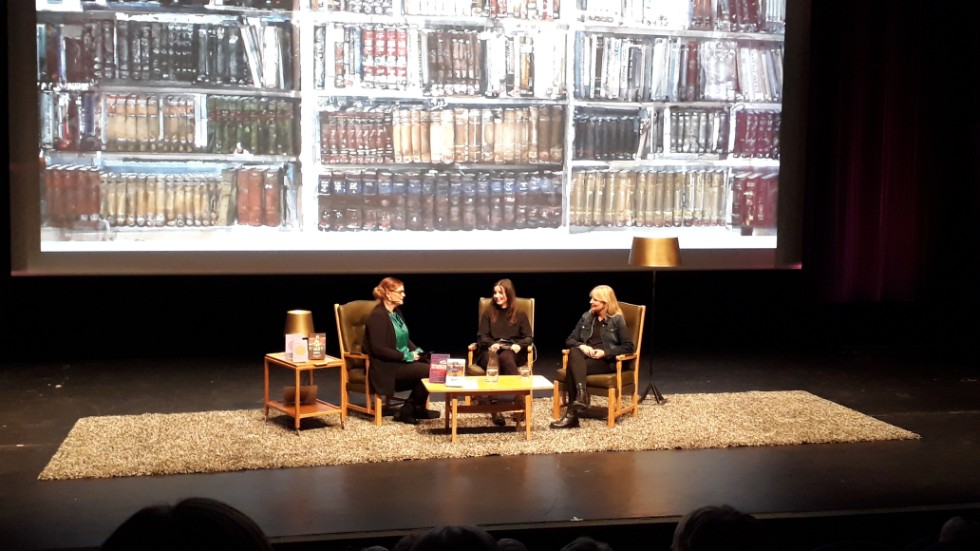 Nina Wähä (mitten) i samtal med Tora Lindberg och Karin Smirnoff under Kiruna bokfestival. 