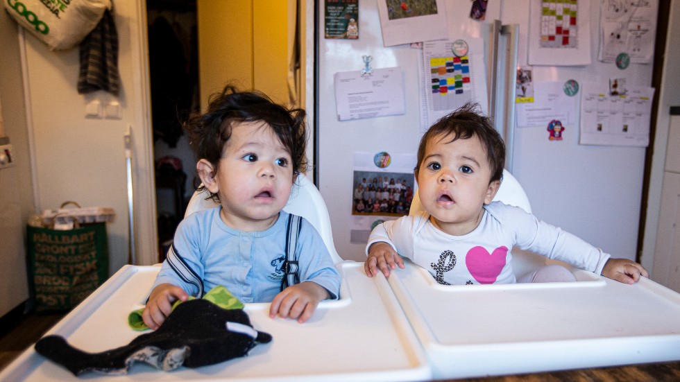 Tvillingarna Allison och Erik är 11 månader gamla och svenska medborgare. Deras mamma och stora syskon ska utvisas till Peru 10 december.
