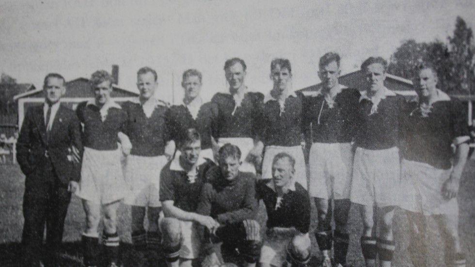 Så här såg Finspångs AIF:s sista fotbollslag ut 1937, innan sammanslagningen med Finspångs IK.