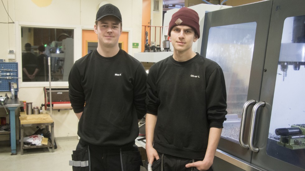 Max Karlsson och Oliver Lidström ska tävla i ungdoms-SM i maskinprogrammering inom industrin. 
