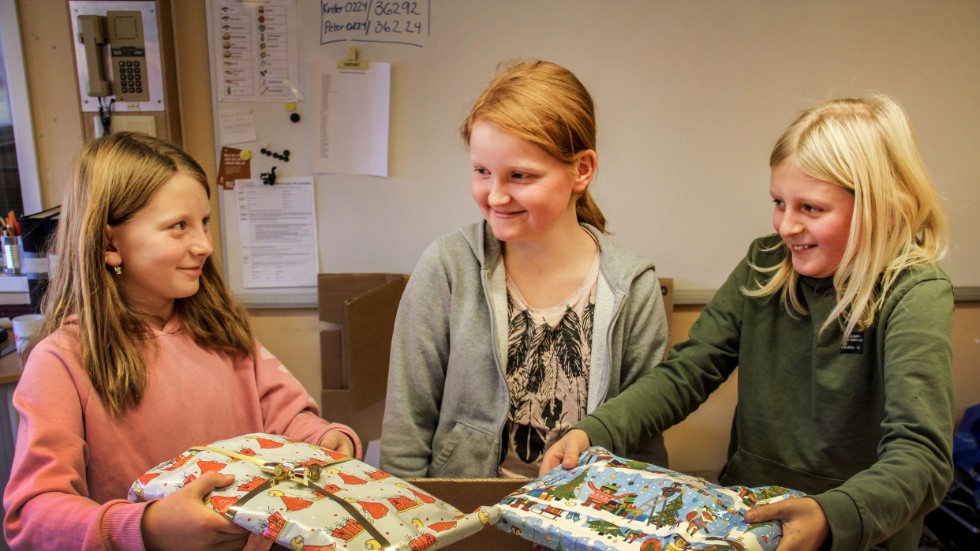 Mina Rydstedt, Elin Sandberg och Tilly Arvenius Pettersson går i fyran och har skickat paket sedan de började på Heby skola för fyra år sedan.