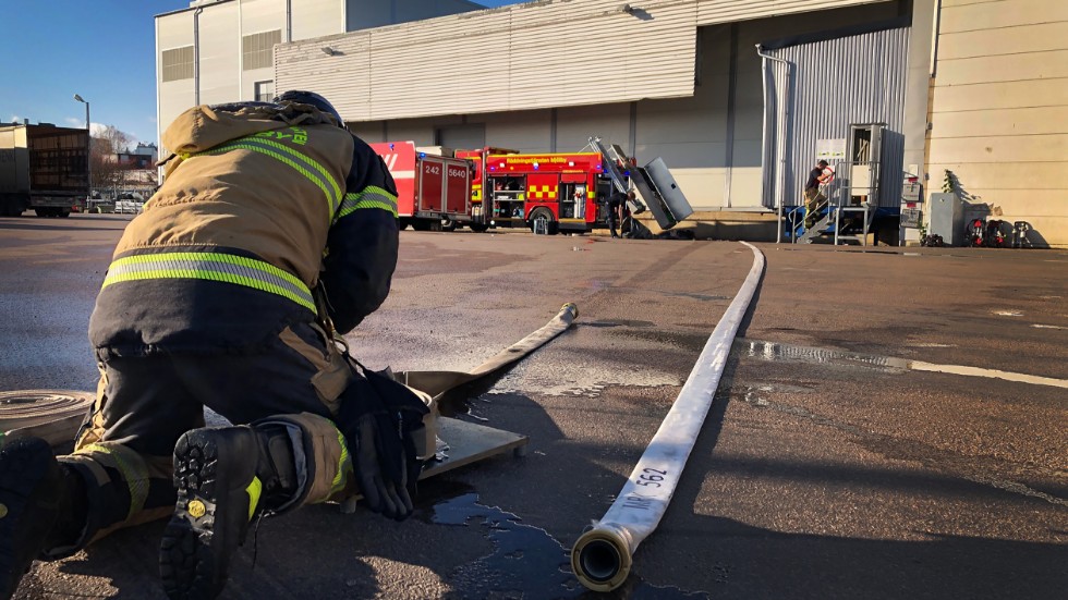 Branden i filteranläggningen var belägen mitt i byggnaden, vilket gjorde släckningsarbetet något besvärligare för räddningstjänsten.