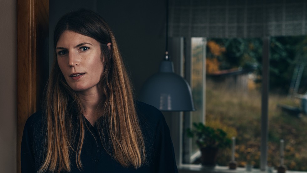 Helena Granström är författare och kulturskribent. Hon debuterade 2008 med essän "Alltings mått" och har sedan dess gett ut både romaner och diktsamlingar.