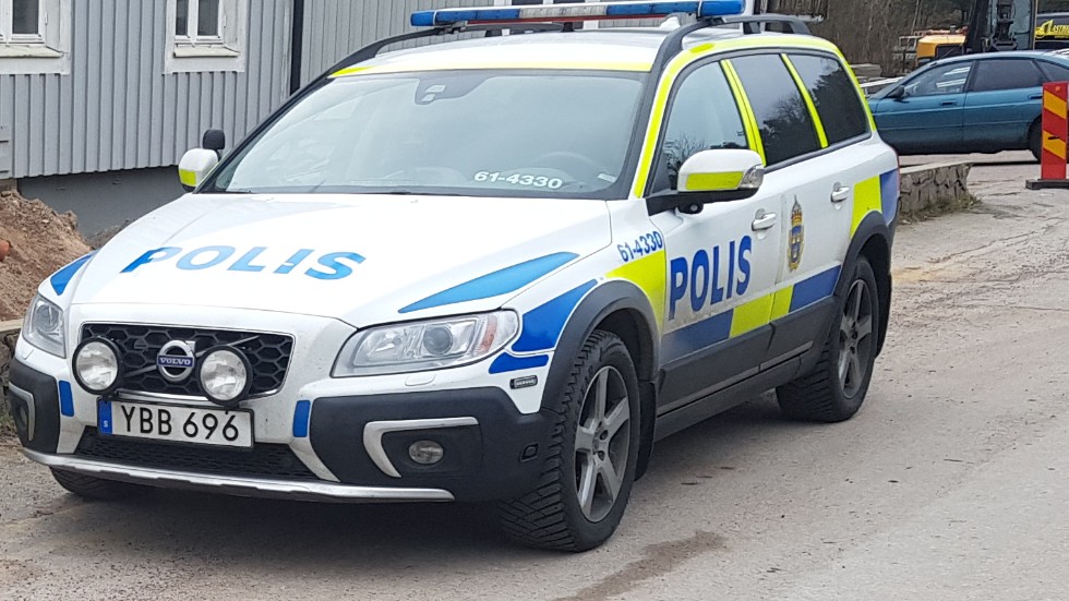 Åklagare Johan Henningsson var under måndagen på väg ut till brottsplatsen i Storebro. 