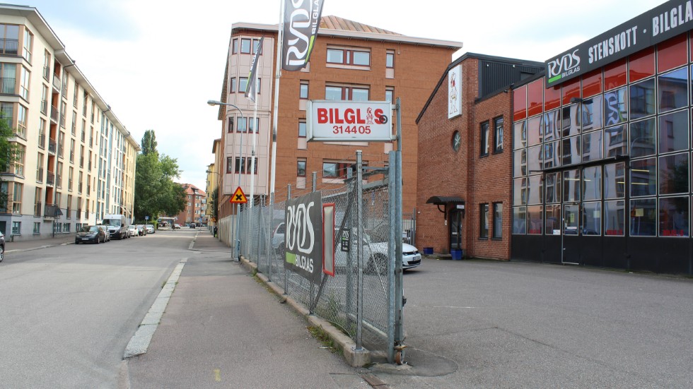 Ryds Bilglas har tre verkstäder i Linköping. Ambitionen är att ha minst tre även när lokalerna på Engelbrektsgatan måste överges.