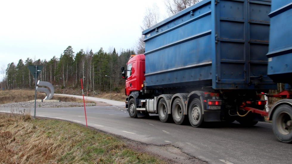 "Tre till fyra lastbilar kör fel varje dag", konstaterar Sofidels vd Roger Svensk om trafiksituationen.
