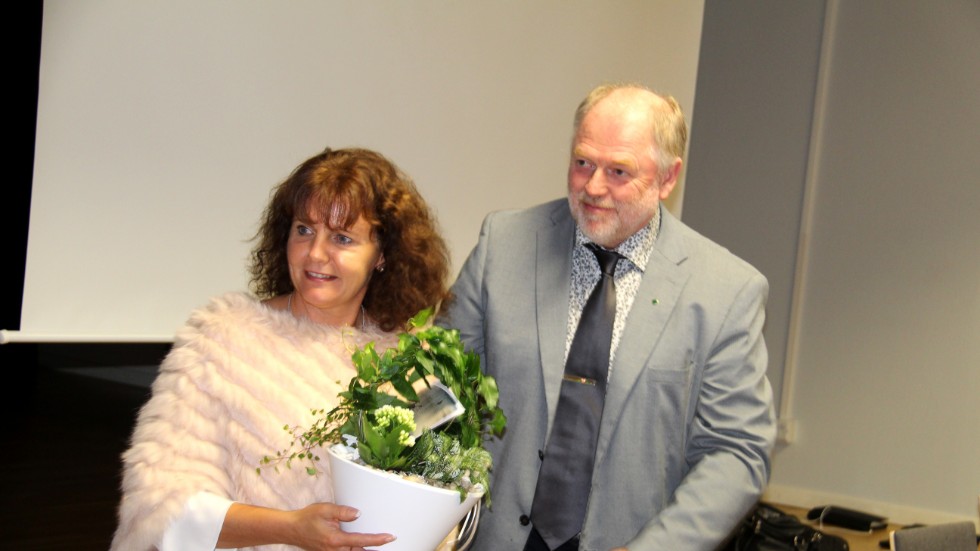 I måndags genomförde den avgående kommunchefen Rosie-Marie Fors sitt sista kommunfullmäktige och avtackades med blommor och tal. 