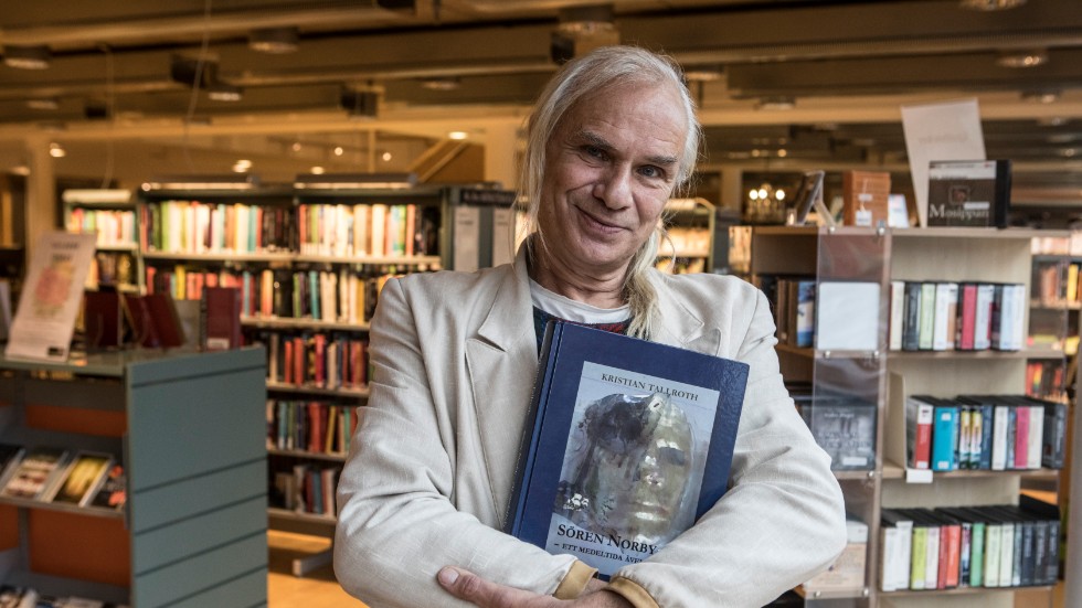 Kristian Tallroth är väl medveten om att hans bok om Søren Norby kräver en del av läsaren, men väl inne berättelsen framträder en fascinerande historia.