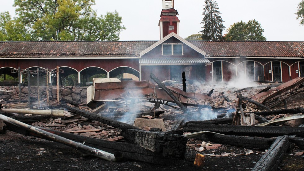 Det så kallade Rigastallet i Valla totalförstördes vid branden den 25 september.