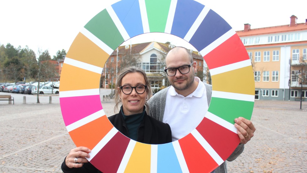Malin Åberg Aas från Svenska FN-förbundet kom till Hultsfred för att stötta kommunen och hållbarhetsstrateg Arvid Lindblad i arbete med Agenda 2030 och samverkansprojektet Glokala Sverige.