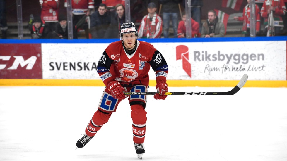 Pierre Gustavsson kom till Vimmerby Hockey från Västerviks IK inför den här säsongen. Dessvärre har han inte kunnat spela i HockeyEttan än på grund av den jobbiga hjärnskakningen. 