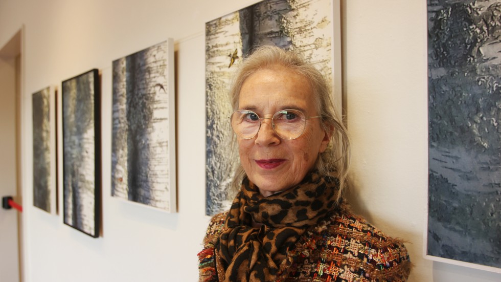Louise Treschow låter sig ofta inspireras av naturen, det syns i hennes utställning på Flens bibliotek som pågår under oktober.