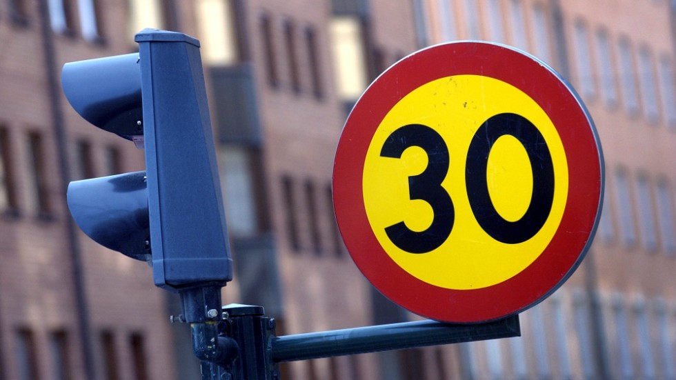 Insändarskribenten menar att inga bilister följer hastighetsbegränsningarna bland annat i stadsdelen  Norr.