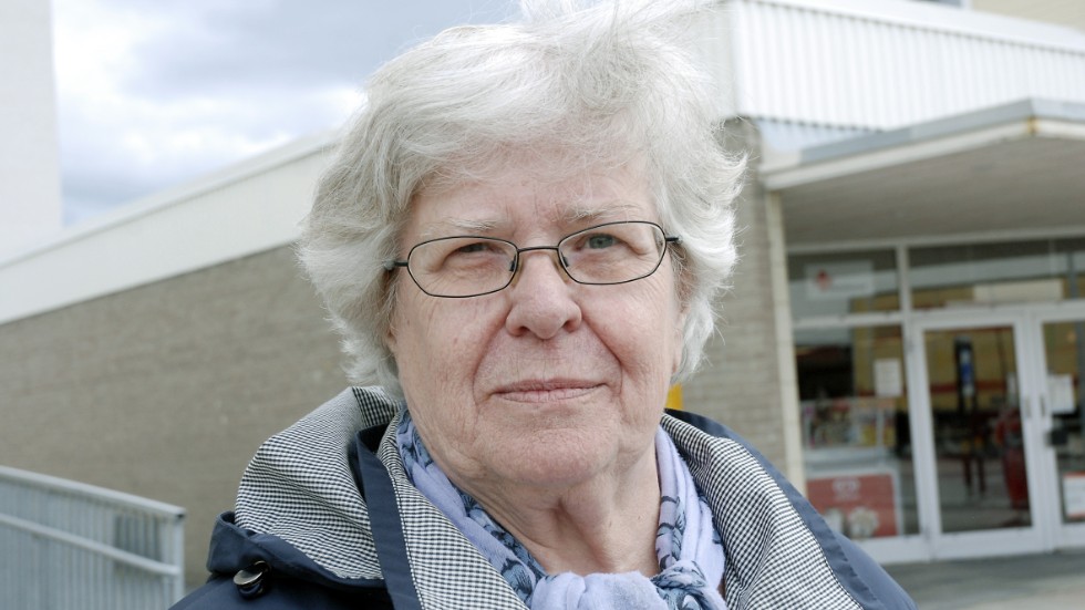 Siv Nilsson har en bakgrund som sjuksköterska inom äldrevården. Sedan hon gick i pesnion har hon fortsatt sitt arbete för att förbättra för de gamla och sjuk. 