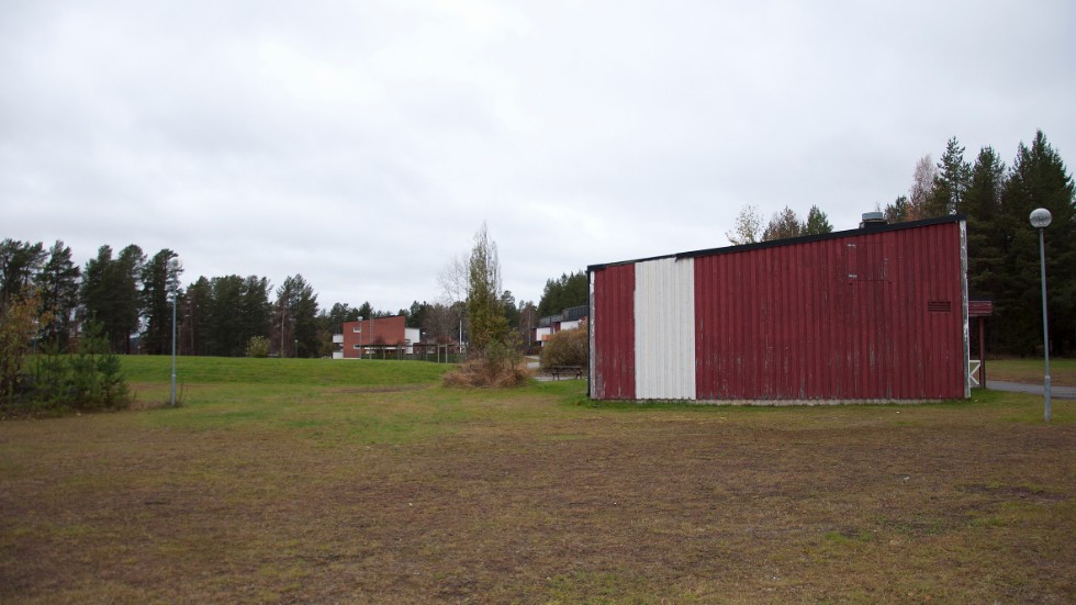 Bodenbo har köpt in den förfallna församlingsgården i Sävast som kommer att rivas. Tanken är att ge plats för bostäder på tomtmarken.