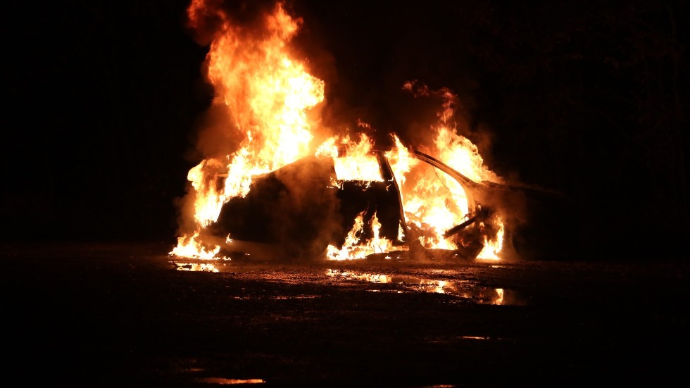 Räddningstjänsten fick rycka ut till Morga hage i Knivsta då en bil brann.