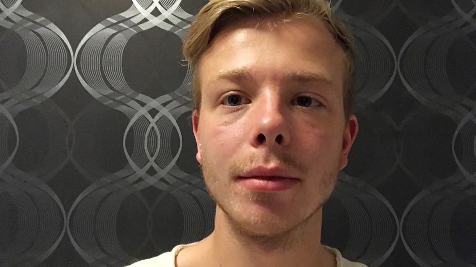 Värmbolsmålvakten Jonathan Bergstedt är utlånad till Trosa/Vagnhärad - som är 90 minuter från att gå upp i division 2-fotbollen.
