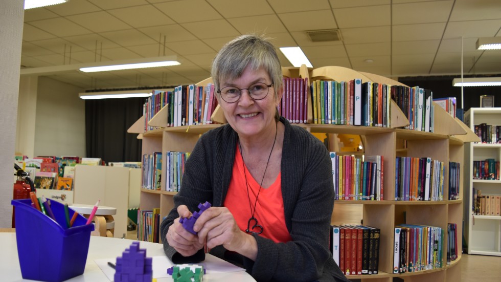 Lillemor Harrysson på Mariannelunds bibliotek bjuder på sportlovet in till robotworkshop, språkcafé med barnfokus men också till spel och pyssel.