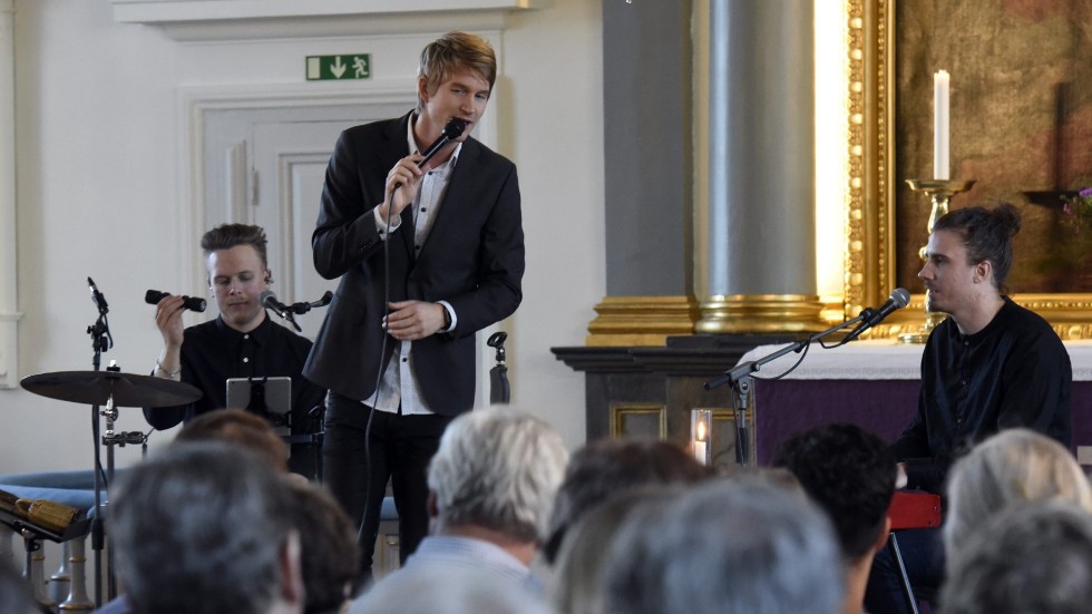 Erik Linder med Trion under en av Rotarys välgörenhetskonserter i kyrkan innan pandemin.