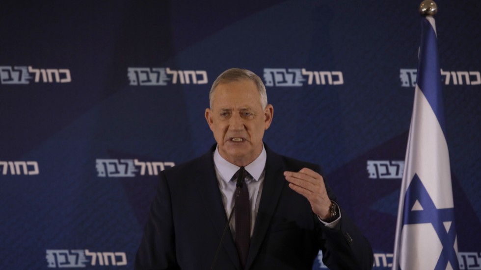 Blåvita alliansen partiledares Benny Gantz väljer att släppa fram Likuds partiledare Benjamin Netanyahu att fortsätta som partiledare. Beslutet innebär troligen slutet för den oppositionella alliansen,