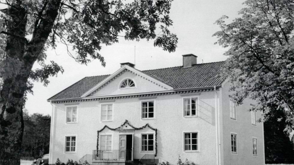 Olshammar; så heter brukssamhället där Folkbladets Widar Andersson växte upp. I Olshammarsgården - V. von Heidenstams barndomshem - (bilden) fanns bibliotek och föreläsningssalar. 