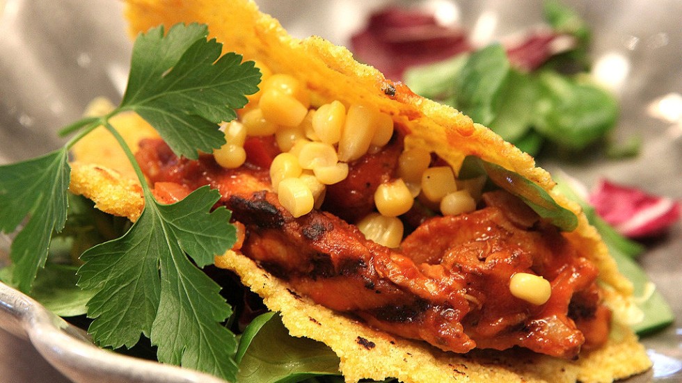 Fram med grillpannan eller grillen och njut av kyckling i egna tacosskal.