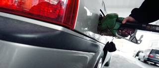 Moderaterna slår tillbaka mot Miljöpartiet – vill sänka bensinskatten: "Inte rättvist"