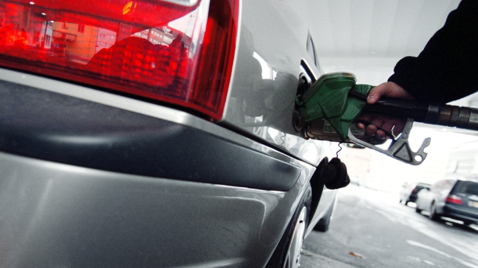 Bränslepriserna är både skatte- och marknadsstyrda, skriver insändarskribenten.