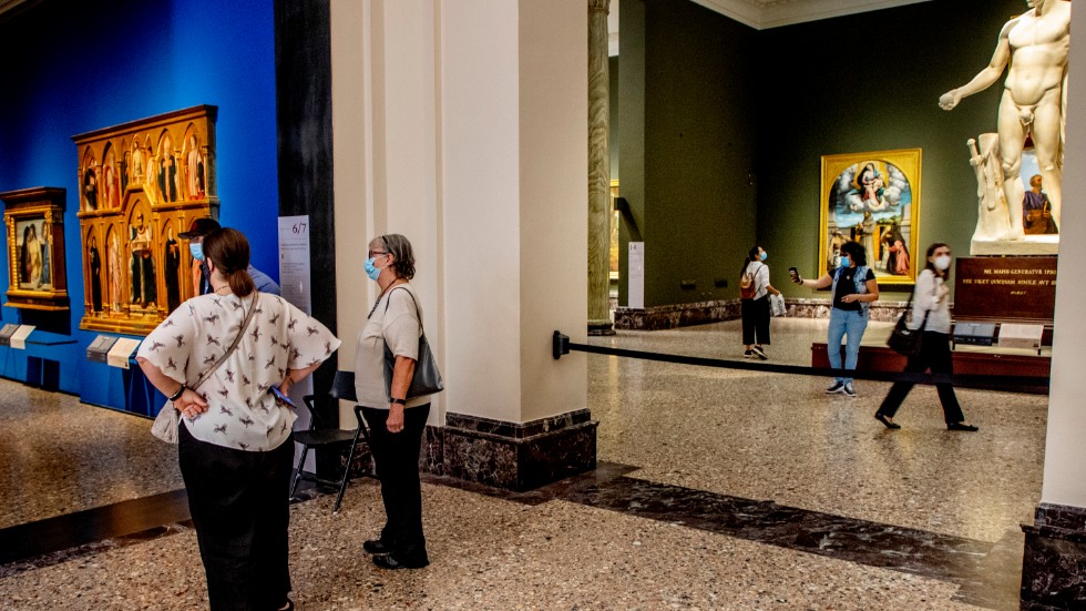 På Milanos konstmuseum Brera återfinns bara italienska besökare, och även de måste följa strikta regler för att minska risken för smittspridning.